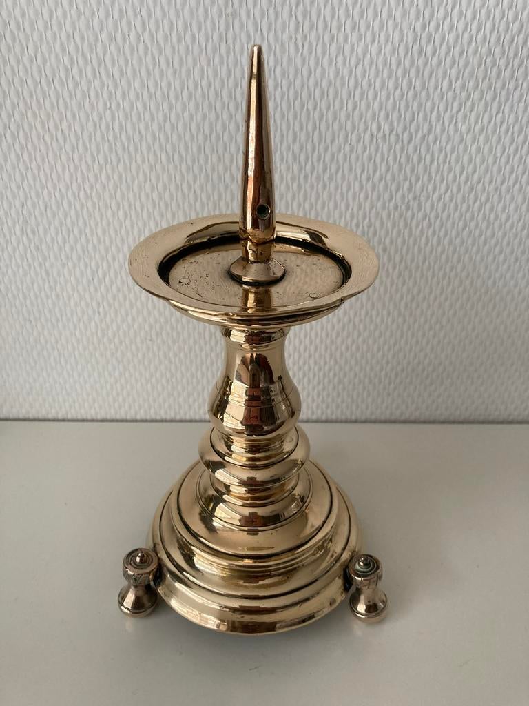 Kandelaar. 17e eeuw. Neurenberg. Brons. Hoogte 23 cm. Gaaf., Verzenden, Koper of Brons
