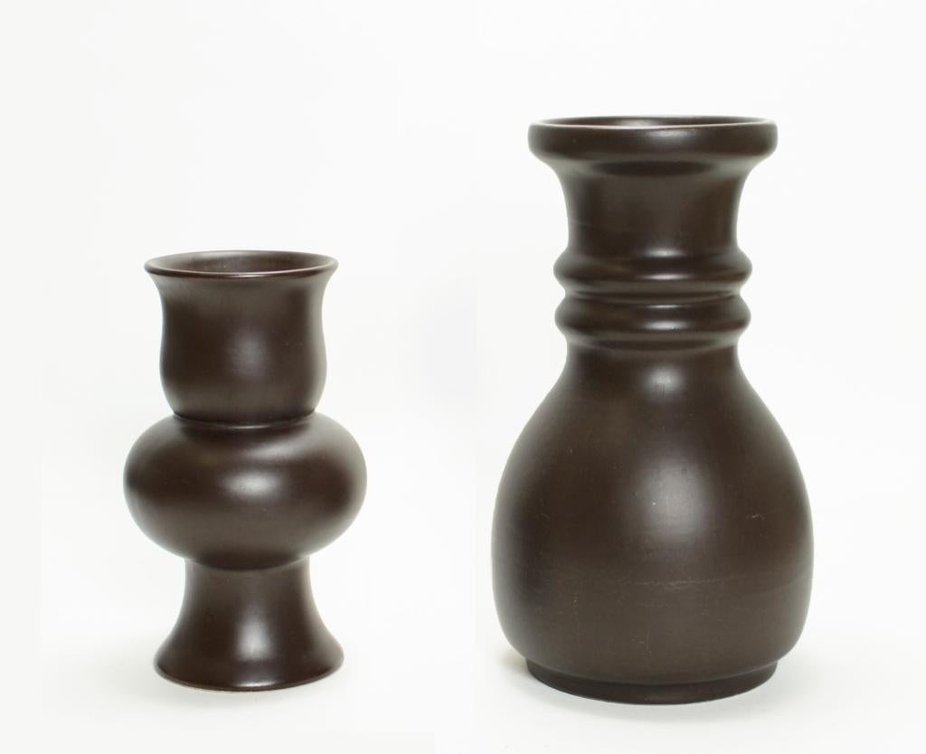 2 Flora Gouda donkerbruine vazen, Antiek en Kunst, Ophalen