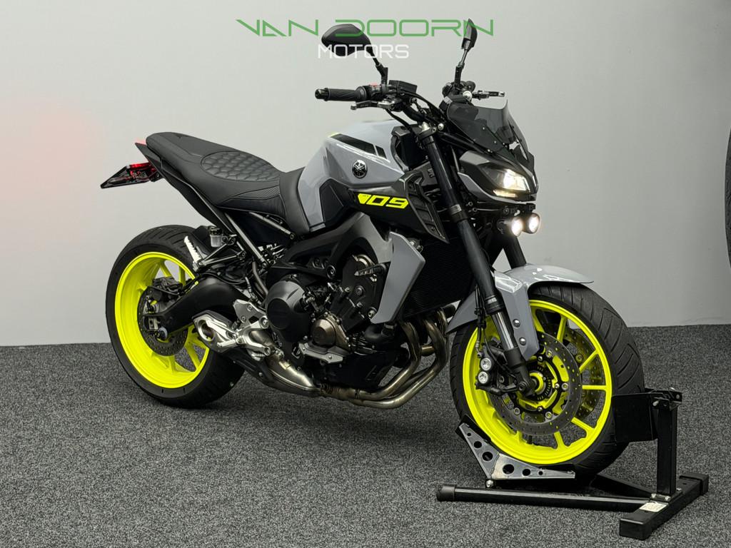 Yamaha MT-09 ABS | 2017 | 15DKM | QS | Night Fluo | LED Vers, Traction Control, Info@vandoornmotors.nl, Kraaivenstraat 23-5
5048AB  TILBURG, NL