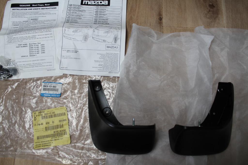 Nieuwe spatlappen Mazda 3 achter, Ophalen