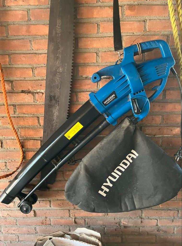 Hyundai bladblazer met zuig- en versnipperfunctie, Ophalen, Gebruikt, Handgedragen, Met opvangzak
