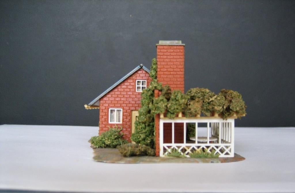 Vintage Faller 264 woongebouw met voortuin, Hobby en Vrije tijd, Overige merken, Gebruikt, Gelijkstroom of Wisselstroom, Brug, Tunnel of Gebouw