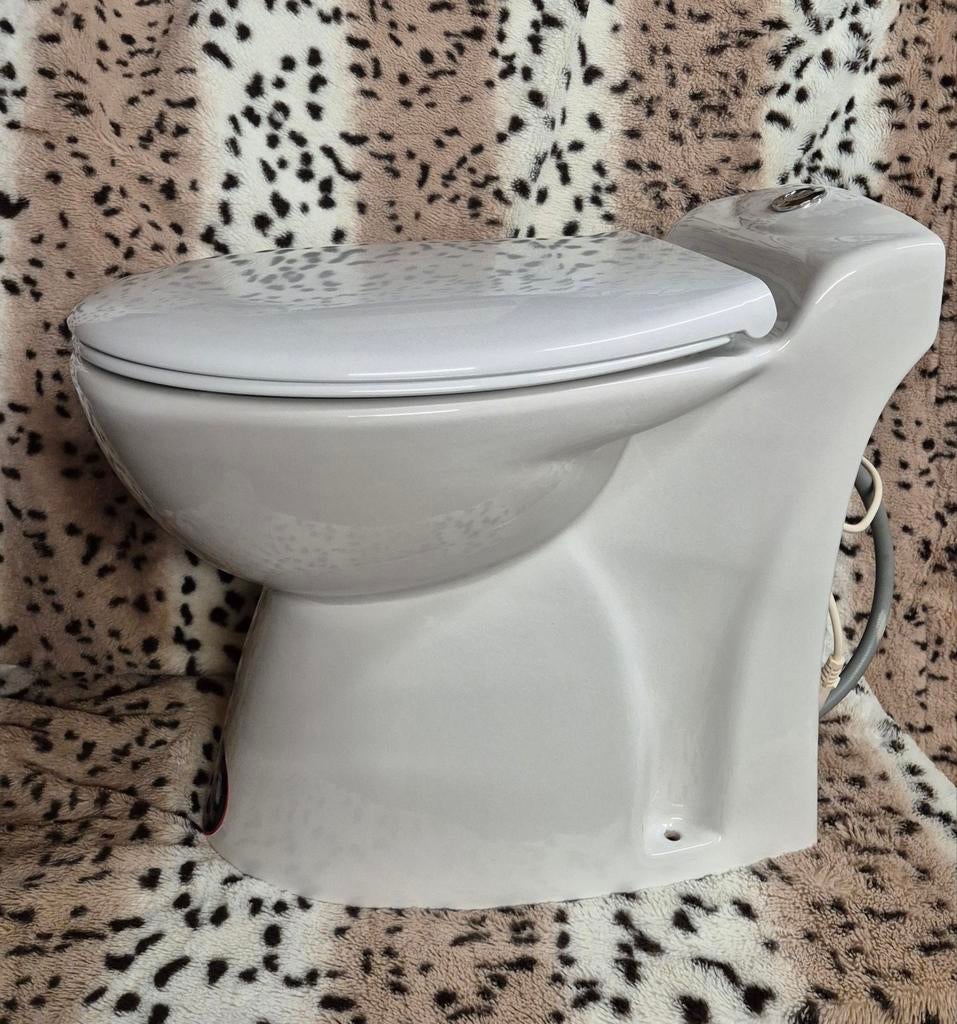 Sanibroyeur vermaler broyeur toilet, Doe-het-zelf en Verbouw, Sanitair, Ophalen, Zo goed als nieuw, Toilet