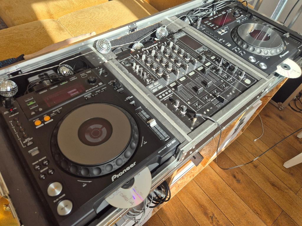Pioneer DJ set 2x CDJ 850 & DJM 800 + flightcase & decksaver, Muziek en Instrumenten, Ophalen, Zo goed als nieuw, Dj-set, Pioneer