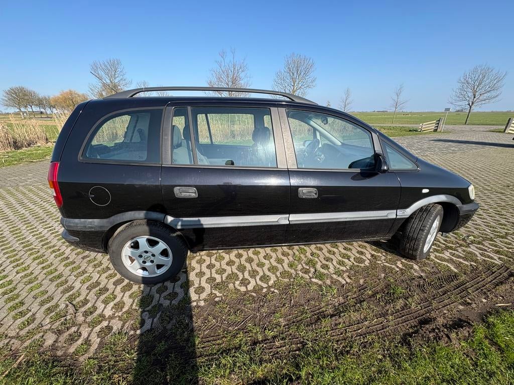 Opel Zafira 2.2 16V 2002 Zwart, Voorwielaandrijving, Stof, 4 cilinders, 7 stoelen