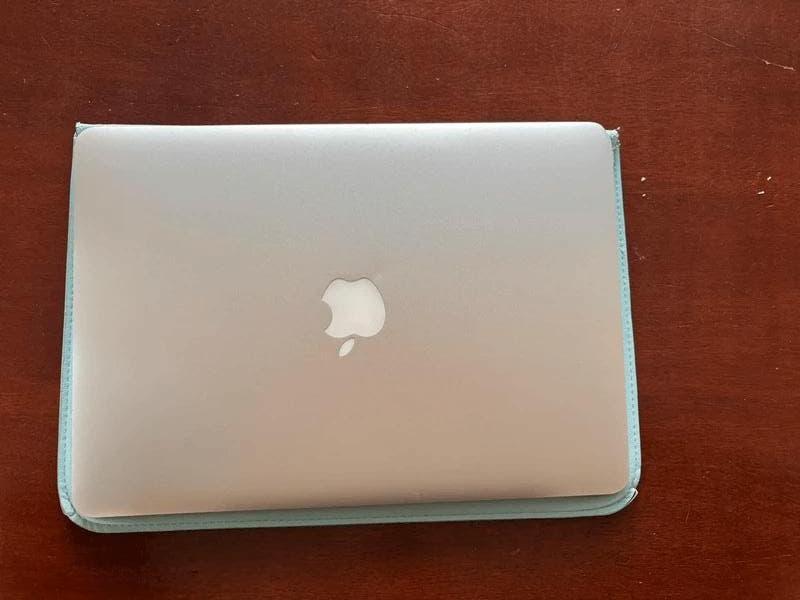 Apple MacBook Air 13 inch (2015) + Blauwe Magnetische Hoes, Ophalen, Gebruikt, 13 inch, Minder dan 2 Ghz