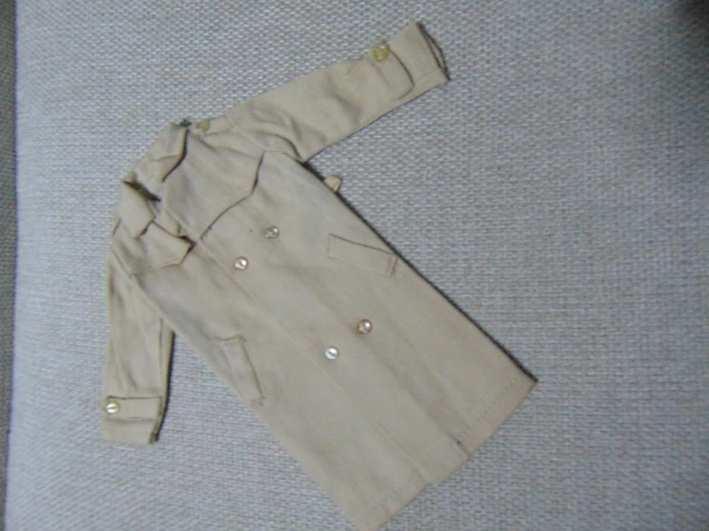 James Bond Barbie Ken Trenchcoated jasje Japan pop 007, Ophalen of Verzenden, Gebruikt, Kleertjes