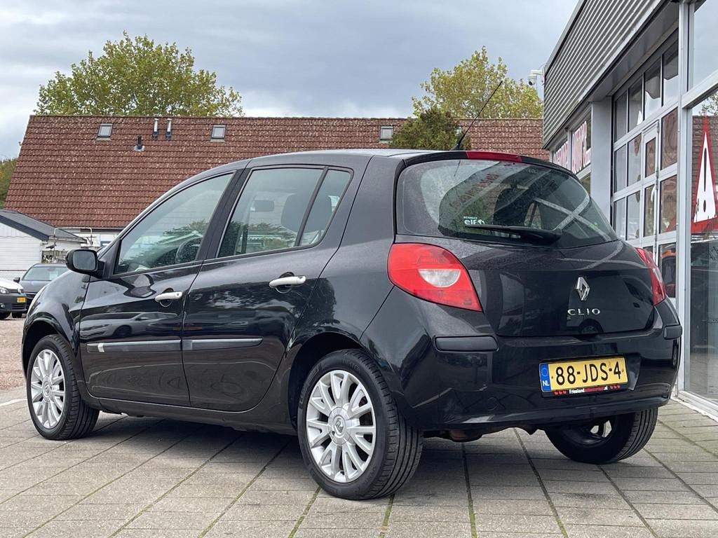 Renault Clio 1.2 TCE Collection / APK: 4-2027! / 5 Deurs / 2, Auto's, Gebruikt, 4 cilinders, Met garantie (alle), Zwart