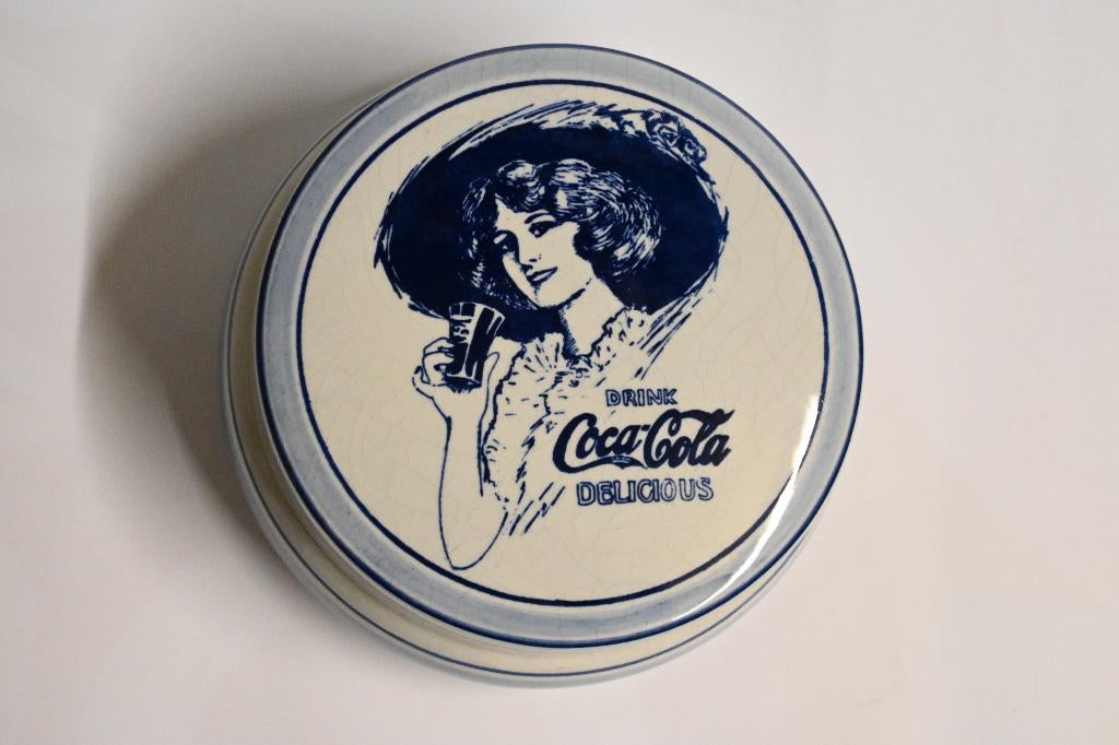 coca cola porselein dekseldoos weinachten 1985 delfts blauw, Verzamelen, Merken en Reclamevoorwerpen, Ophalen of Verzenden, Zo goed als nieuw