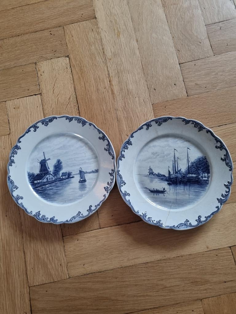 2 gemerkte Delfts blauwe borden, Ophalen of Verzenden