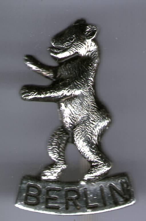 Berlin beer zilverkleurig broche ( N_042 ), Verzenden, Zo goed als nieuw, Stad of Land, Speldje of Pin