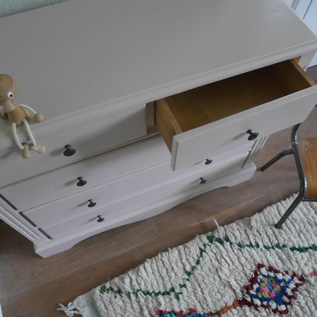 Vintage lichtroze commode, Ophalen, 50 tot 70 cm, 100 cm of meer, 90 tot 105 cm