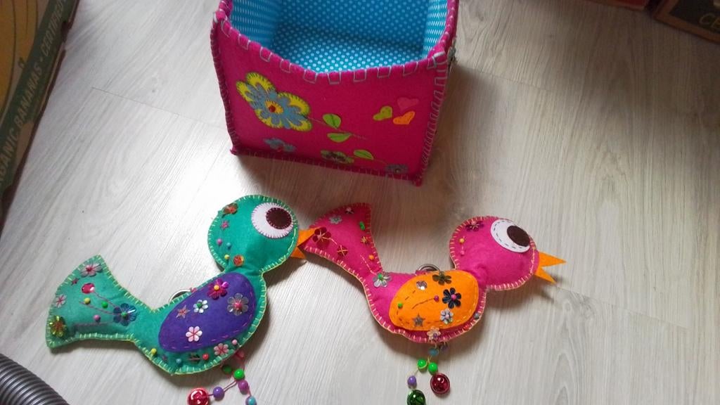 Vilten mand en   vogels, Ophalen of Verzenden, Nieuw, Rechthoekig, Riet