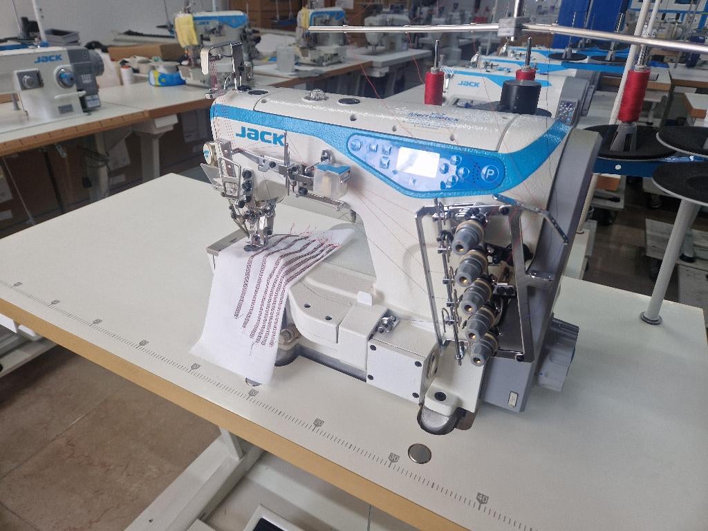 Jack K4-UT bovendek onderdek machine AUTOMAAT ZO GOED ALS 1, Zo goed als nieuw, Lockmachine, Industrieel, Ophalen