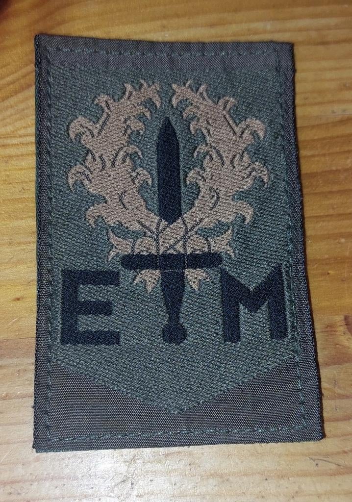 Defensie mouwembleem 1e divisie 7 december GVT, Verzamelen, Ophalen of Verzenden, Landmacht, Nederland, Embleem of Badge