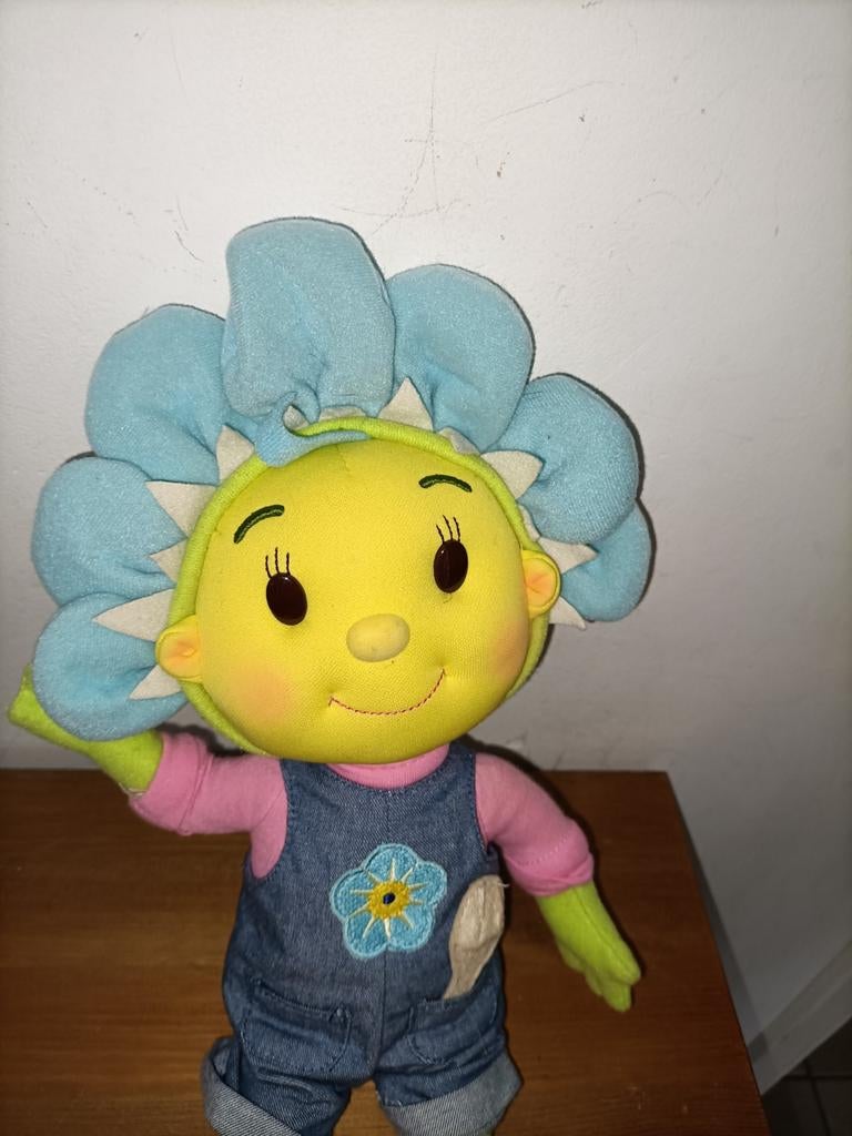 Pratende Fifi en haar bloemenvriendjes knuffel, Kinderen en Baby's, Speelgoed | Knuffels en Pluche, Ophalen of Verzenden, Zo goed als nieuw