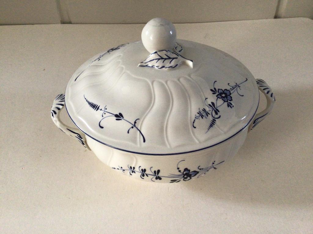 Dekschaal Vieux Luxembourg, Huis en Inrichting, Keuken | Servies, Gebruikt, Schaal of Schalen, Overige stijlen, Porselein, Ophalen of Verzenden