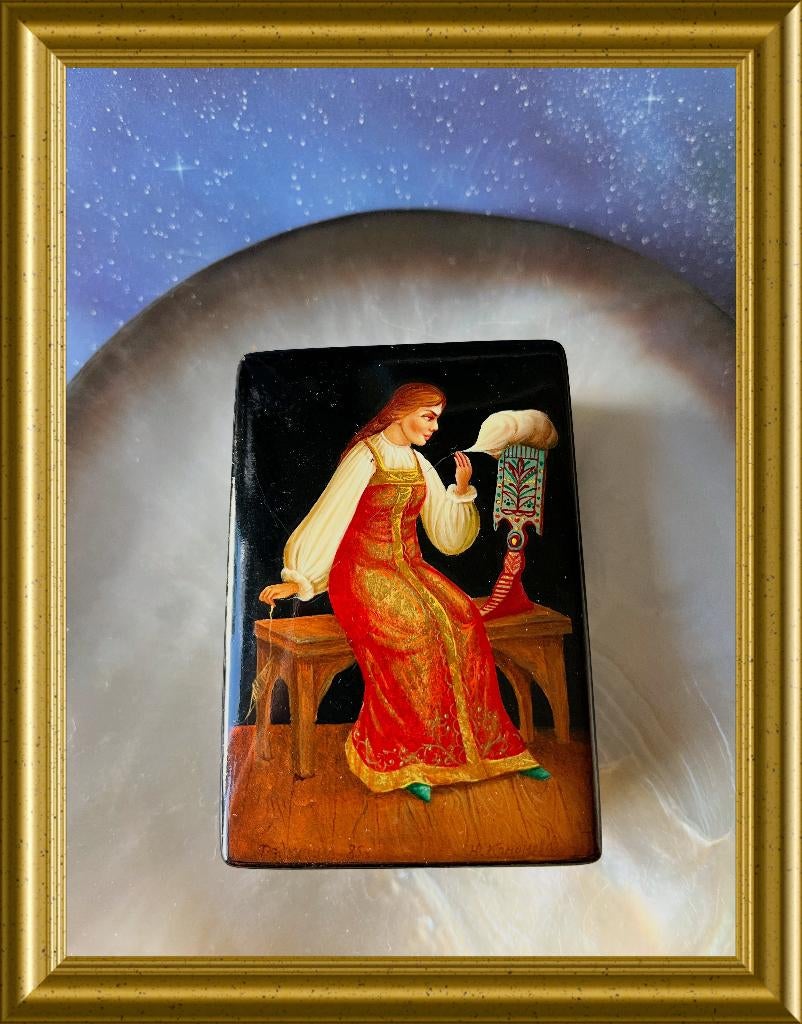 Mooi gesigneerd Russisch lakdoosje, Fedoskino, Antiek en Kunst, Curiosa en Brocante, Ophalen of Verzenden