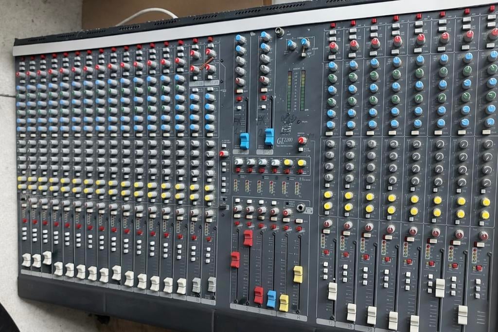 Allen & Heath GL2200 Mixer met Flightcase, Muziek en Instrumenten, Mengpanelen, Ophalen of Verzenden, Gebruikt, 20 kanalen of meer