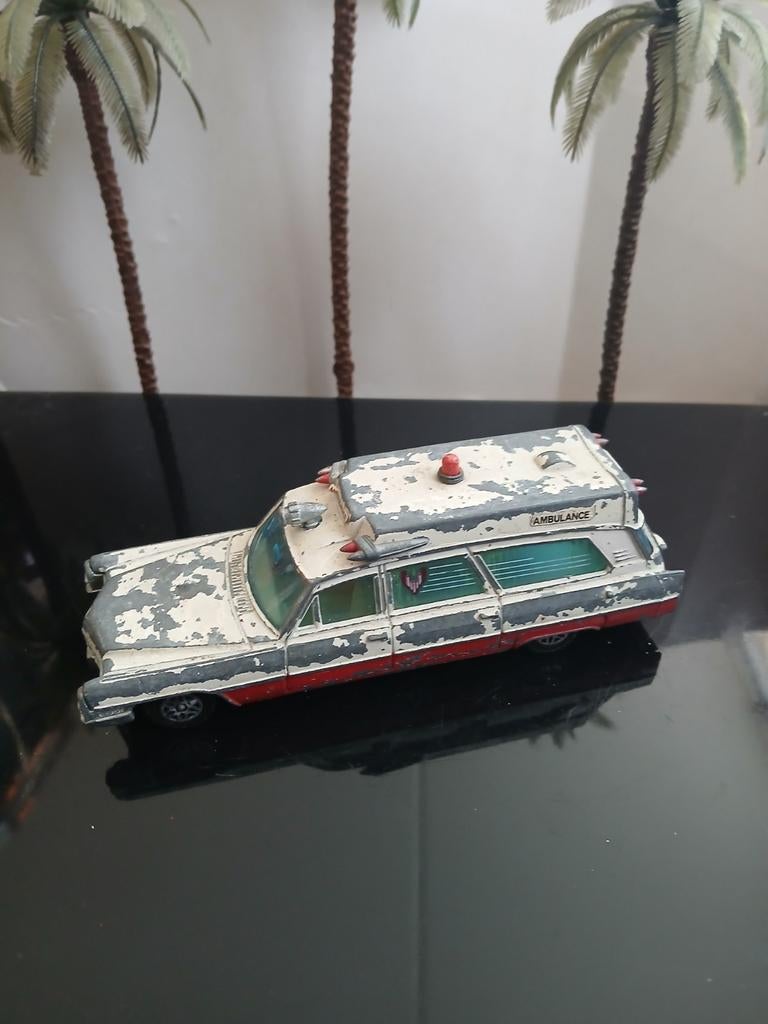 Superior Rescuer Cadillac chassis. Dinky toys, Ophalen of Verzenden, Gebruikt, Auto, Dinky Toys