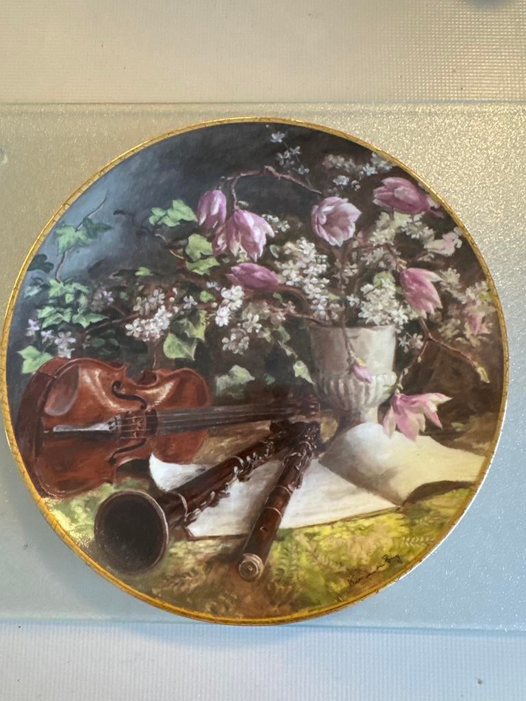 Royal Mosa Wandbord - Stilleven in de Muziekkamer, Antiek en Kunst, Antiek | Wandborden en Tegels, Ophalen of Verzenden