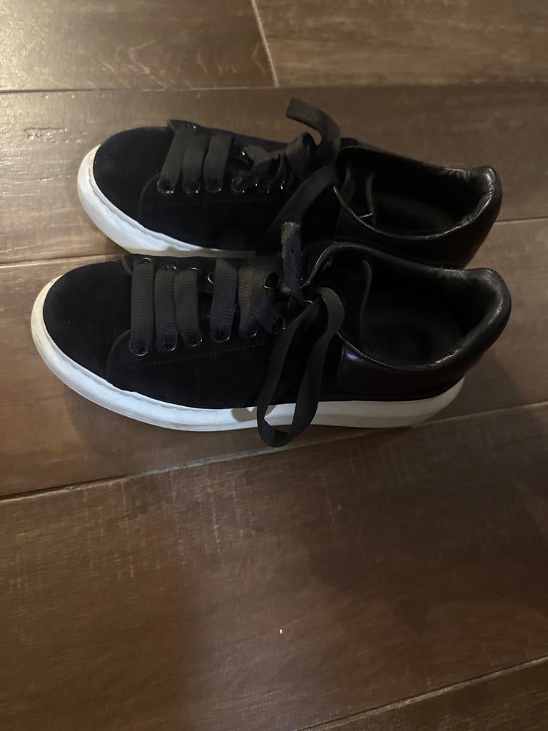 Zwarte Alexander McQueen Sneakers, Ophalen of Verzenden, Zo goed als nieuw, Zwart, Sneakers of Gympen