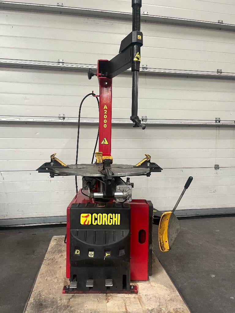 Corghi A2000 Banden demonteermachine en CEMB K7 balanceer, Auto diversen, Autogereedschap, Ophalen, Gebruikt, Paderbornstraat 1