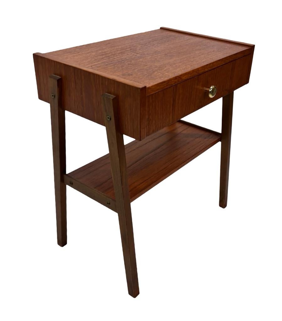 Vintage Compact Kastje Nachtkastje Teak Fineer Jaren 60, Gebruikt, Minder dan 45 cm, Vintage, Vintage