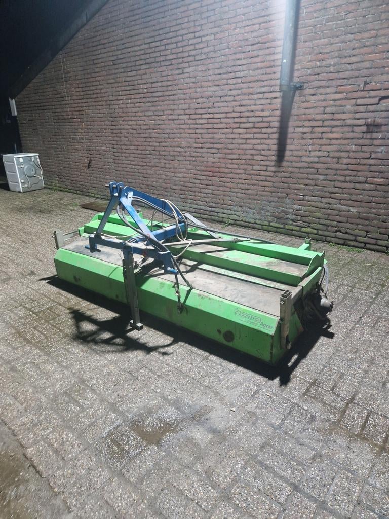 Bema veegmachine, Ophalen