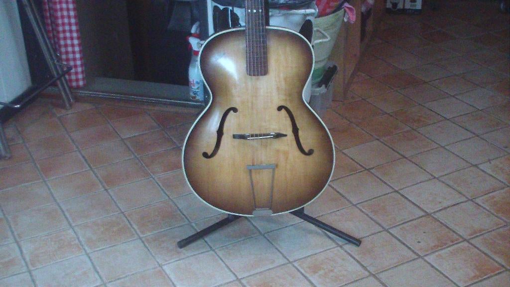 Hofner 450 gitaar jaren 50 Archtop met Koffer, Muziek en Instrumenten, Snaarinstrumenten | Gitaren | Akoestisch, Ophalen of Verzenden