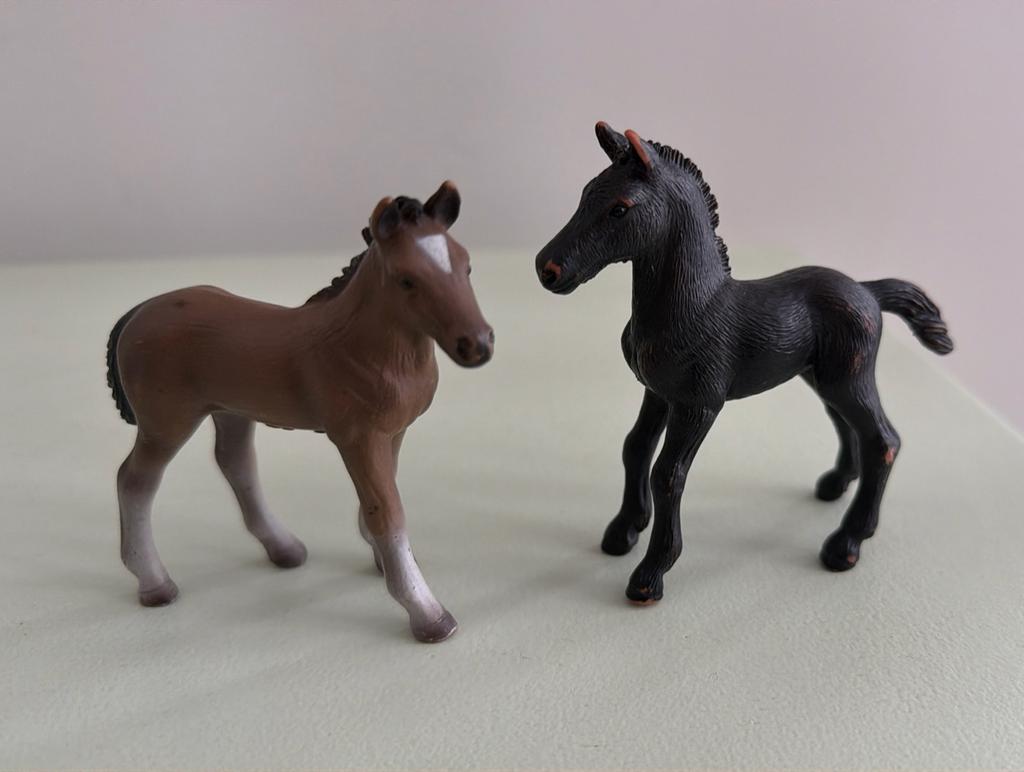 2x Schleich veulen, Ophalen of Verzenden, Paard, Beeldje of Figuurtje