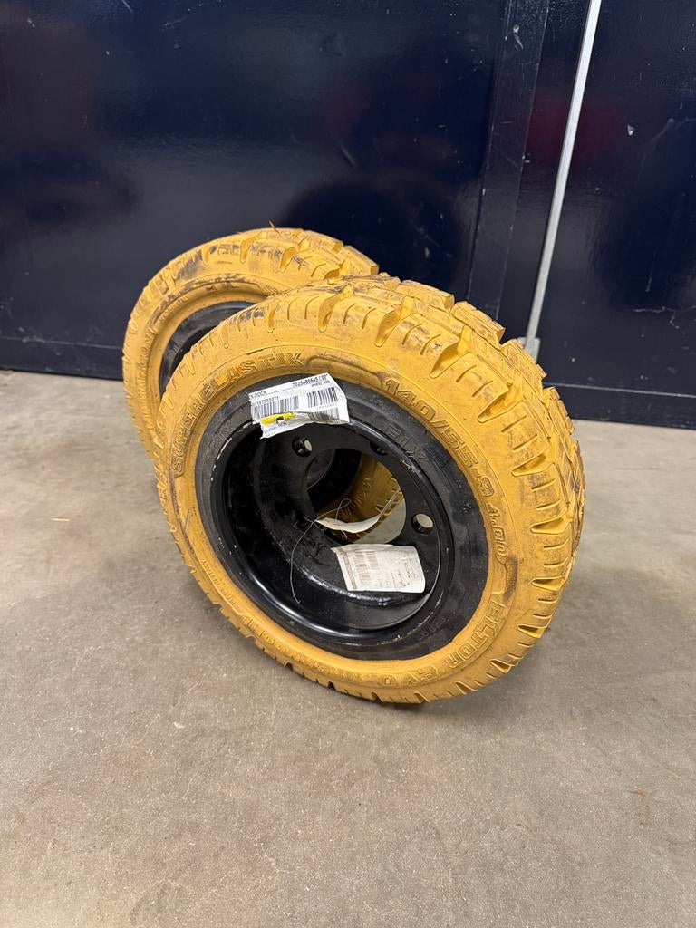 Nieuwe Toyota non-marking achter wielen / banden, Ophalen of Verzenden, Nieuw