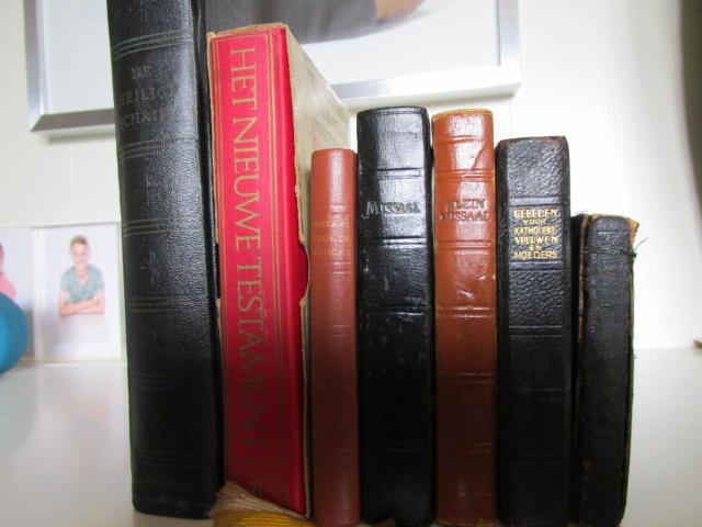 M.b.t. het CHRISTENDOM : Bijbel - missaal - testament e.a., Ophalen of Verzenden, Gelezen, Christendom | Katholiek