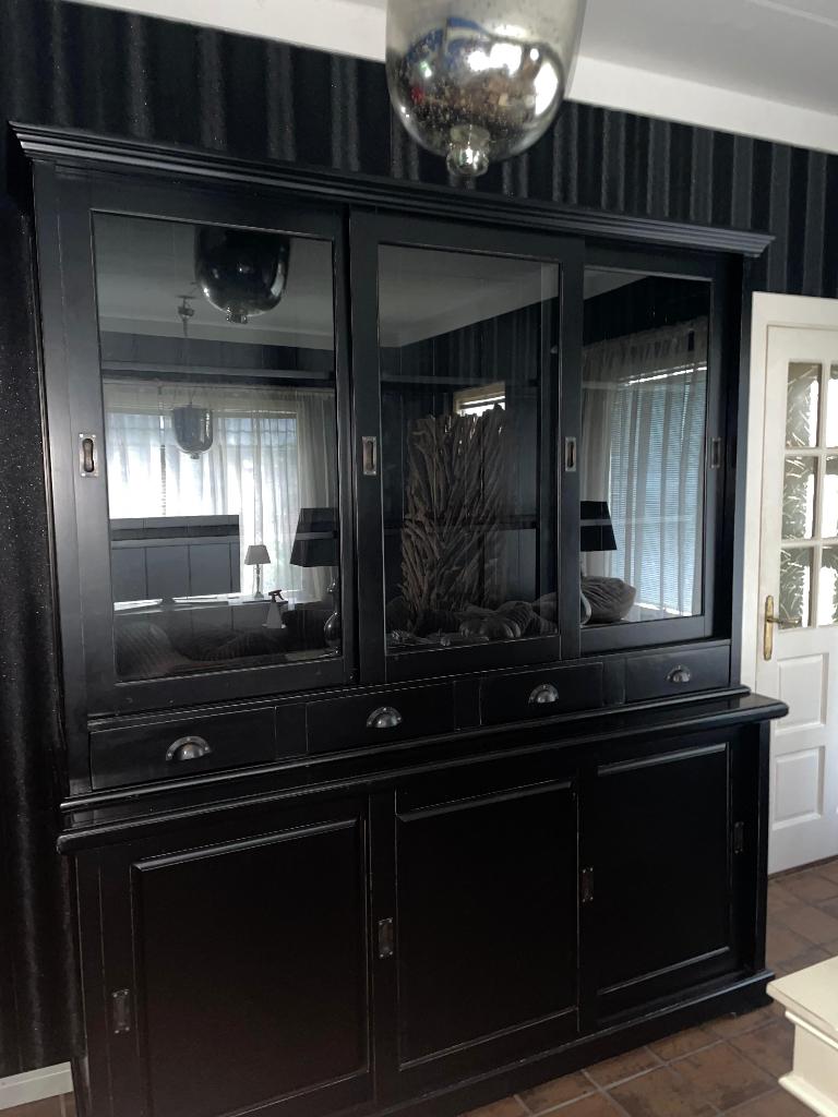 Grote landelijke zwarte buffetkast, Ophalen, Glas, Gebruikt, Met deur(en)