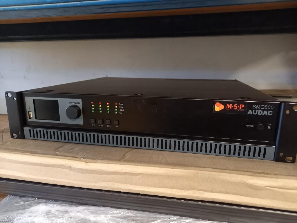 versterker Audac SMQ500 4 x 500w, Overige merken, Overige systemen, Ophalen of Verzenden, Zo goed als nieuw