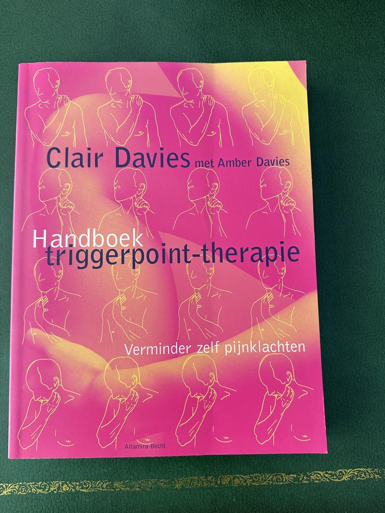 Handboek triggerpoint-therapie - Claire Davies, Ophalen of Verzenden, Zo goed als nieuw, Clair Davies met amber Davies, Instructieboek
