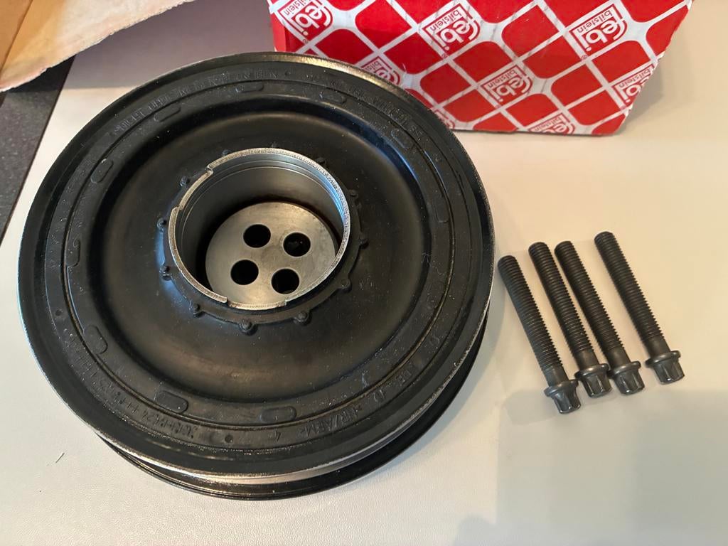 Nieuwe Febi 134972 Krukas poelie/riemschijf BMW (N47 D20 C), Ophalen of Verzenden, Nieuw, BMW