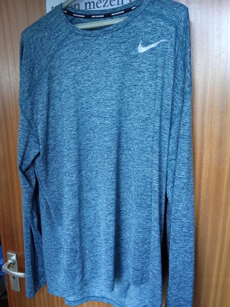 NIEUW NIKE Running shirt - Maat XL, Kleding | Heren, Sportkleding, NIKE, Ophalen of Verzenden, Hardlopen of Fietsen, Grijs