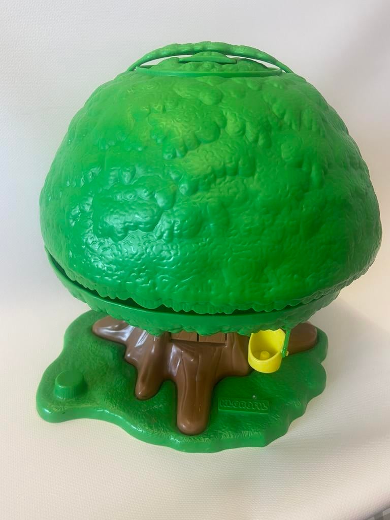 Groene speelboom Kenner Klorofil met schommel en trap, Ophalen of Verzenden, Gebruikt, Poppenhuis