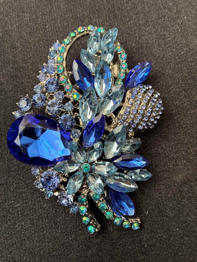 Broche met blauwe stenen, Met kristal, Overige materialen, 4 tot 7 cm, Gebruikt