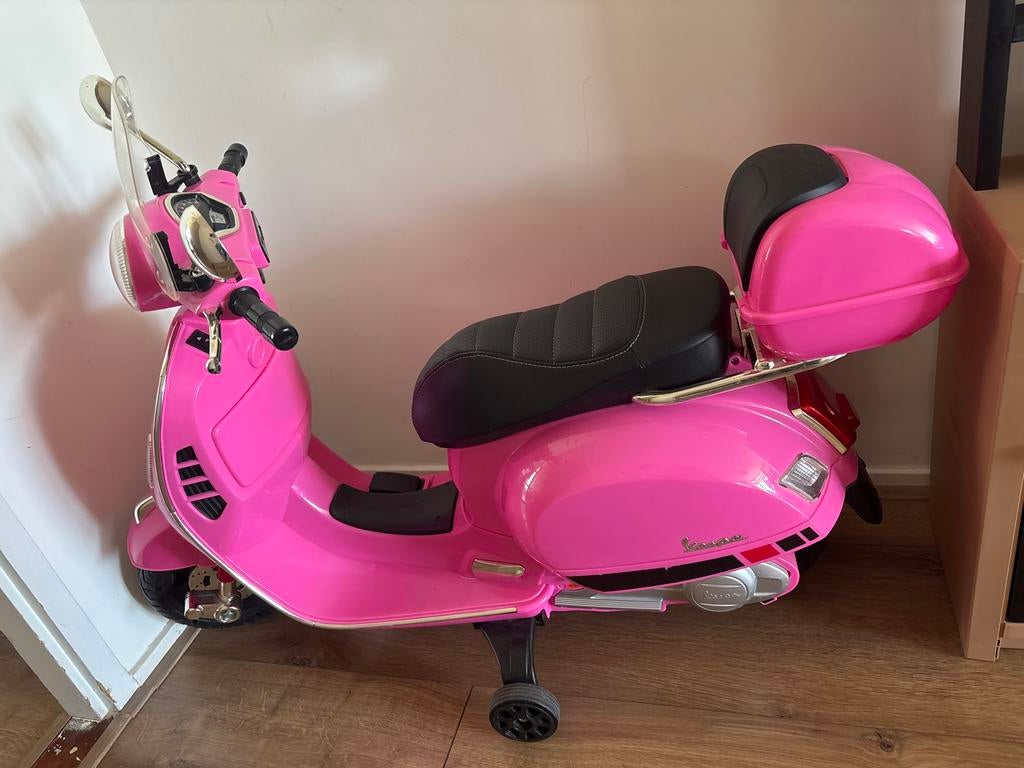 Roze Vespa elektrische scooter voor kinderen 3-6 jaar, Ophalen of Verzenden, Gebruikt