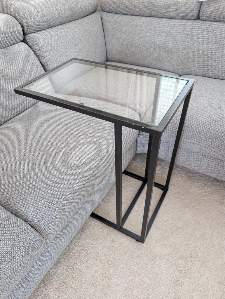 Ikea VITTSJÖ bijzettafel / laptopstandaard, zwart glas, Gebruikt, Modern, Industrieel, 55 tot 75 cm, Glas