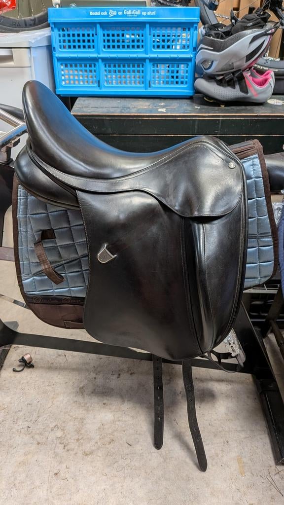 Bates Innova dressuurzadel 17,5 inch, Dieren en Toebehoren, Paarden en Pony's | Zadels, Ophalen of Verzenden, Gebruikt, Dressuur