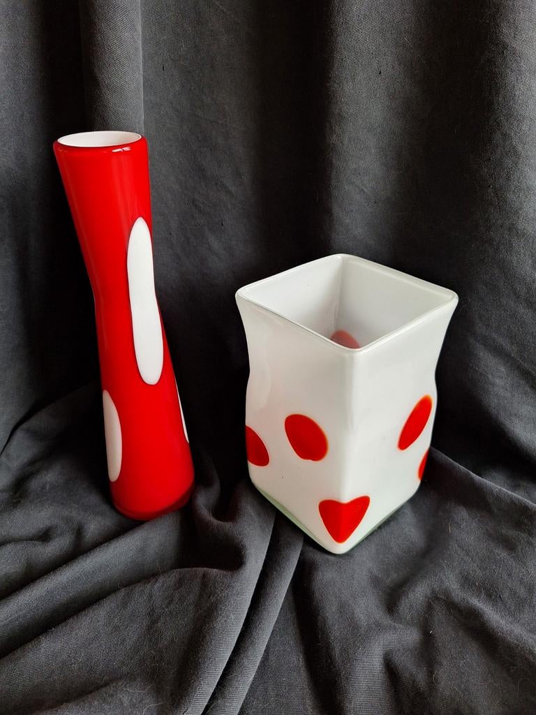 Twee rood-witte Muranoglas vazen handgemaakt met pontilmerk, Ophalen, Minder dan 50 cm, Rood, Glas