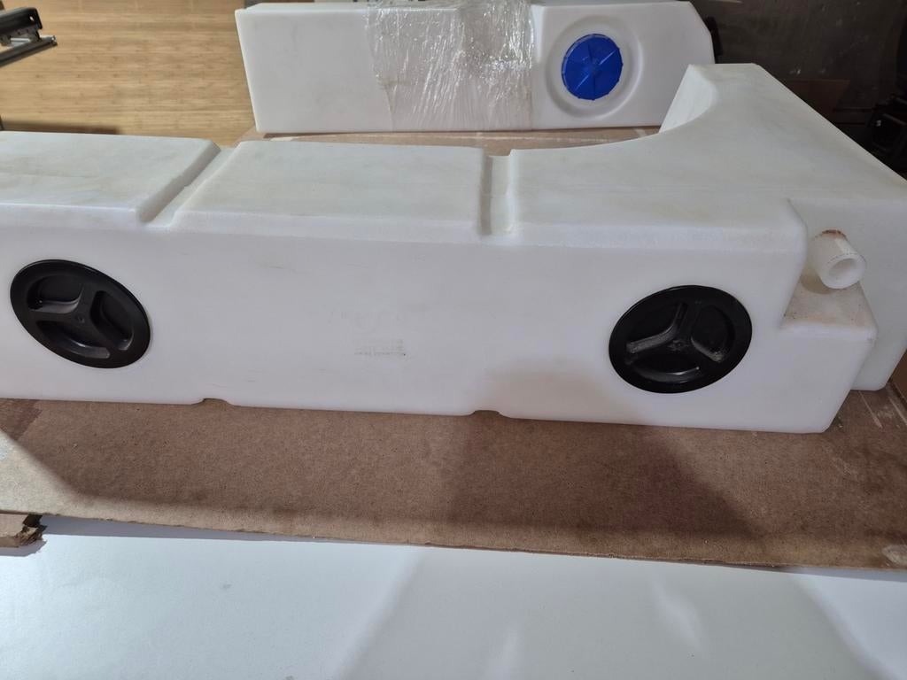 Watertank voor wielkast camper 90 liter, Caravans en Kamperen, Camper-accessoires, Ophalen, Zo goed als nieuw