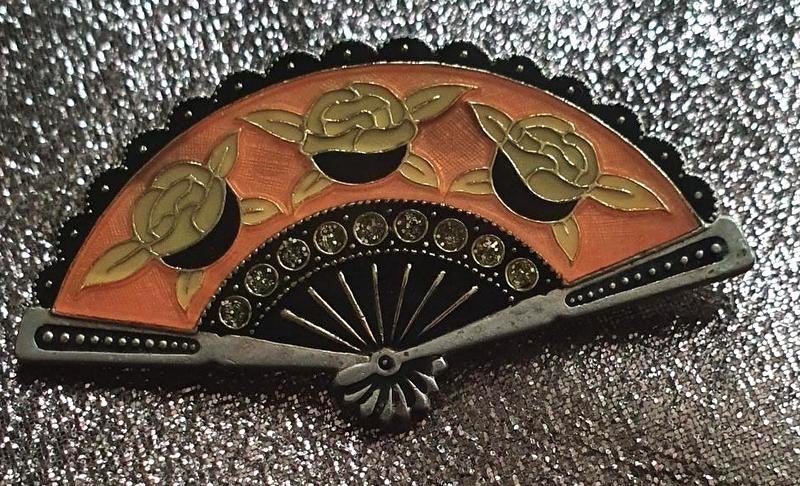 Prachtige broche waaiervorm met strass nieuw  ca. 4 cm, Overige materialen, 4 tot 7 cm, Nieuw, Oranje