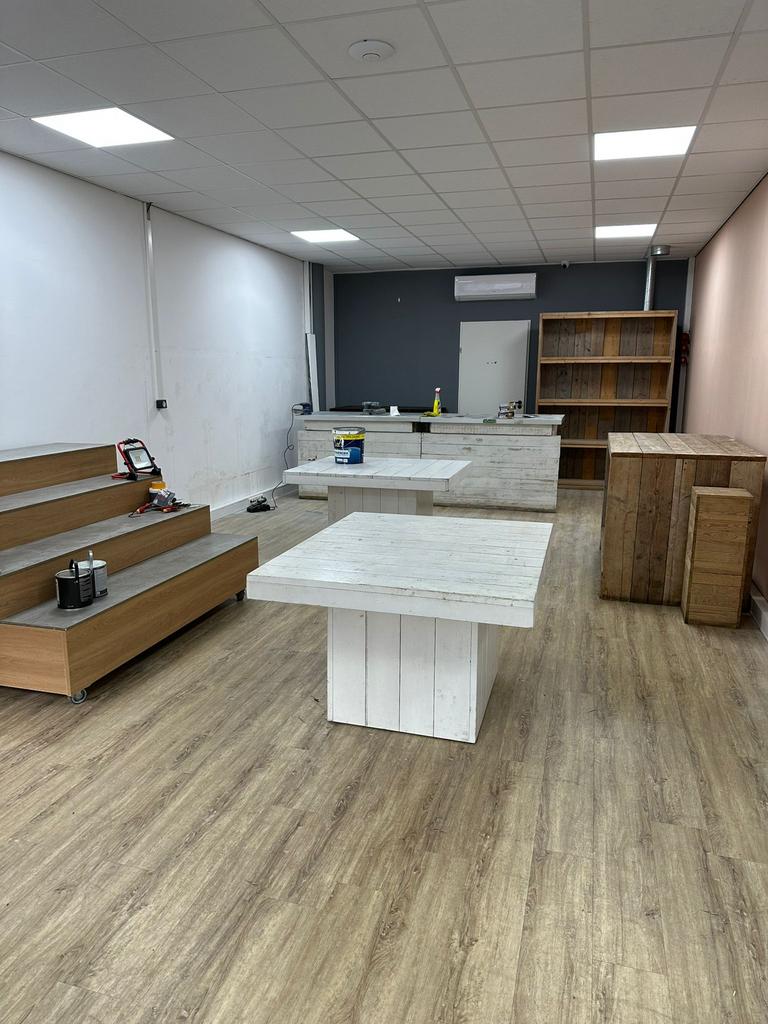 Witte vierkante stijgerhouten tafel, Ophalen, Zo goed als nieuw, Vierkant, Overige houtsoorten