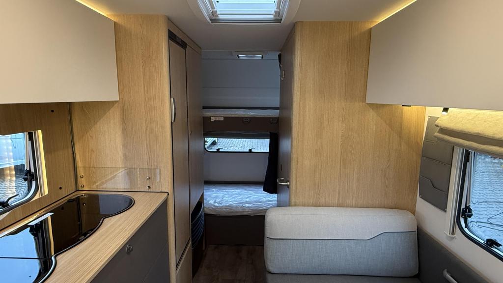 LMC Tandero 500 K bouwjaar 2023 (NIEUW EN ONGEBRUIKT!), Caravans en Kamperen, Caravans, Schokbreker, Standaardzit, Dwarsbed, Bedrijf