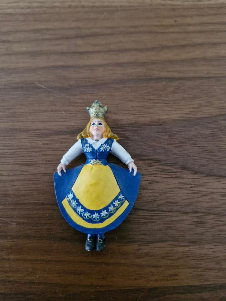362 Koelkastmagneet Zweeds poppetje in klederdracht, Ophalen of Verzenden