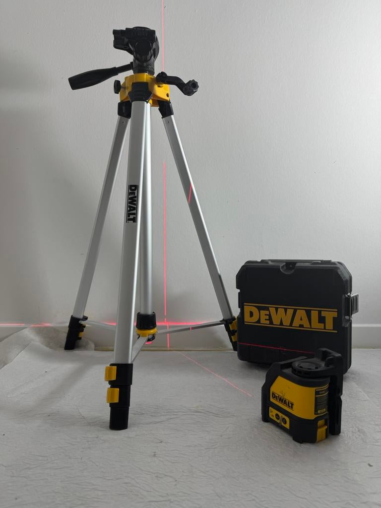 Kruislijnlaser DeWalt DW088 met statief DE0881T, Doe-het-zelf en Verbouw, Meetapparatuur, Gebruikt, Ophalen